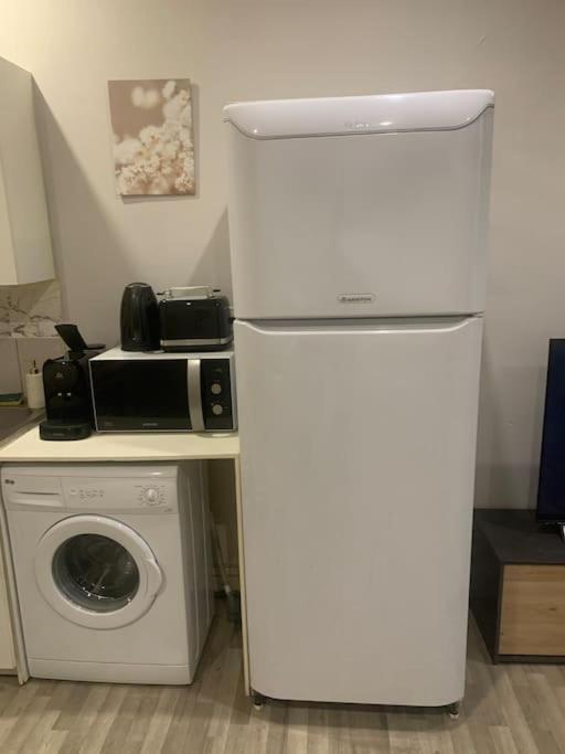 Chez Maryline-Joli T2 Spacieux Villeurbanne Luaran gambar